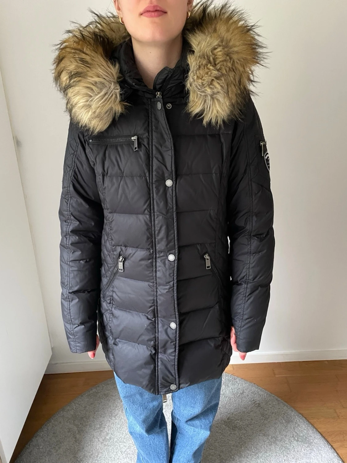 Svart Rockandblue dunjacka med fuskpäls