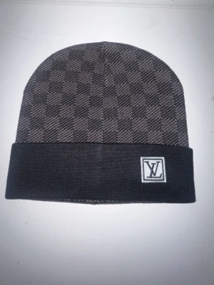 L.v mössa - Helt oanvänd mössa från ett känt märke med tagg kvar 