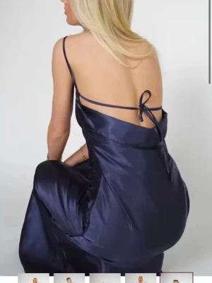 By Stina balklänning  - Säljer nu min fina balklänning från By Stina som är i modellen Engla och som har använts en gång, på vår lärarmiddag. Den är i storlek S regular, hela klänningen är 138 cm och den är i super fint skick. Priset är så klart diskuterbart, vill få sålt allt så snart som möjligt ☺️hör av så snabbt som möjligt så den hinner komma innan baldagen 😊