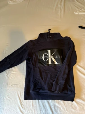 Calvin Klein hoodie - Storlek S, bra skick.