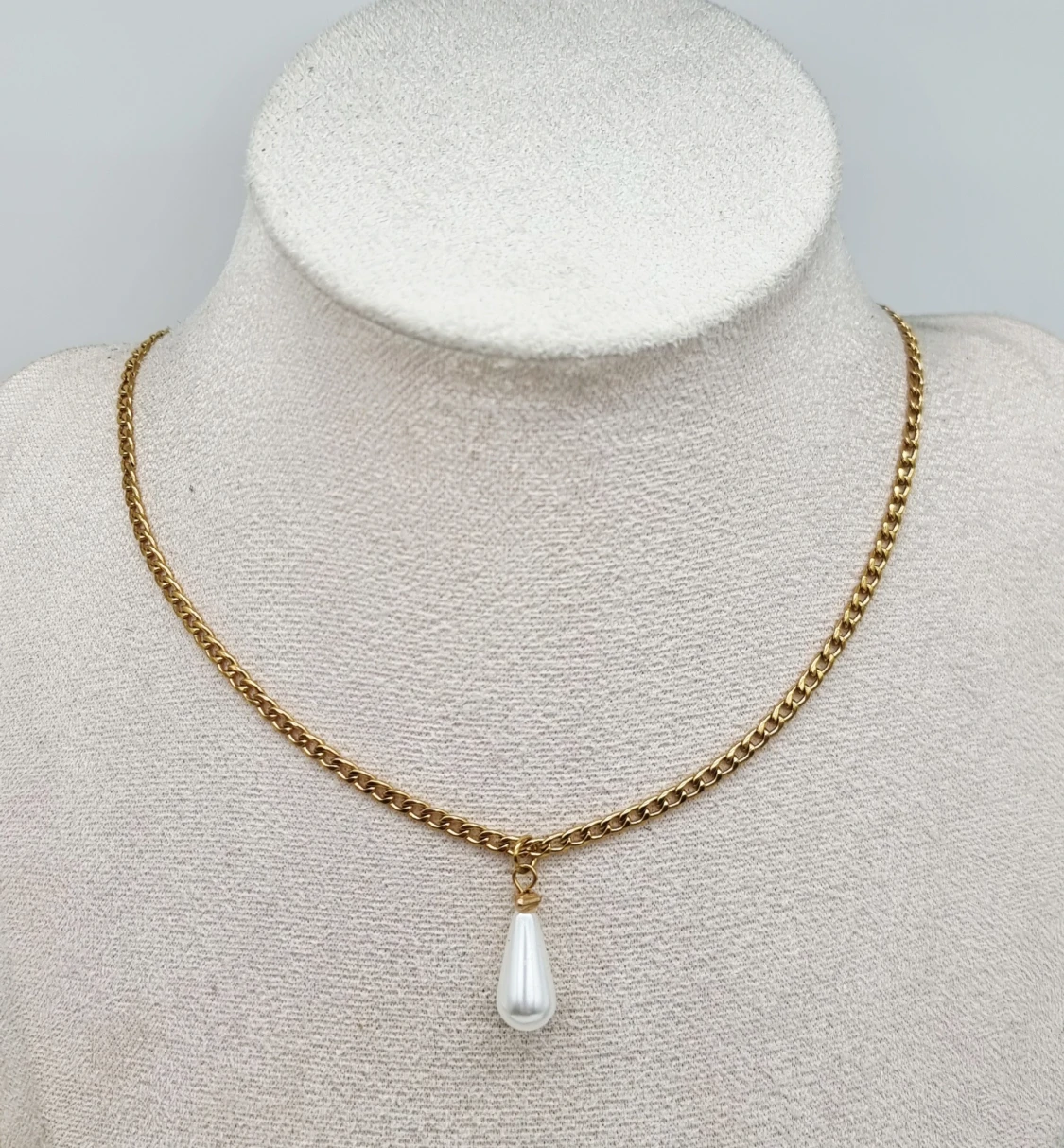 Stilfullt halsband med pärla  - 1