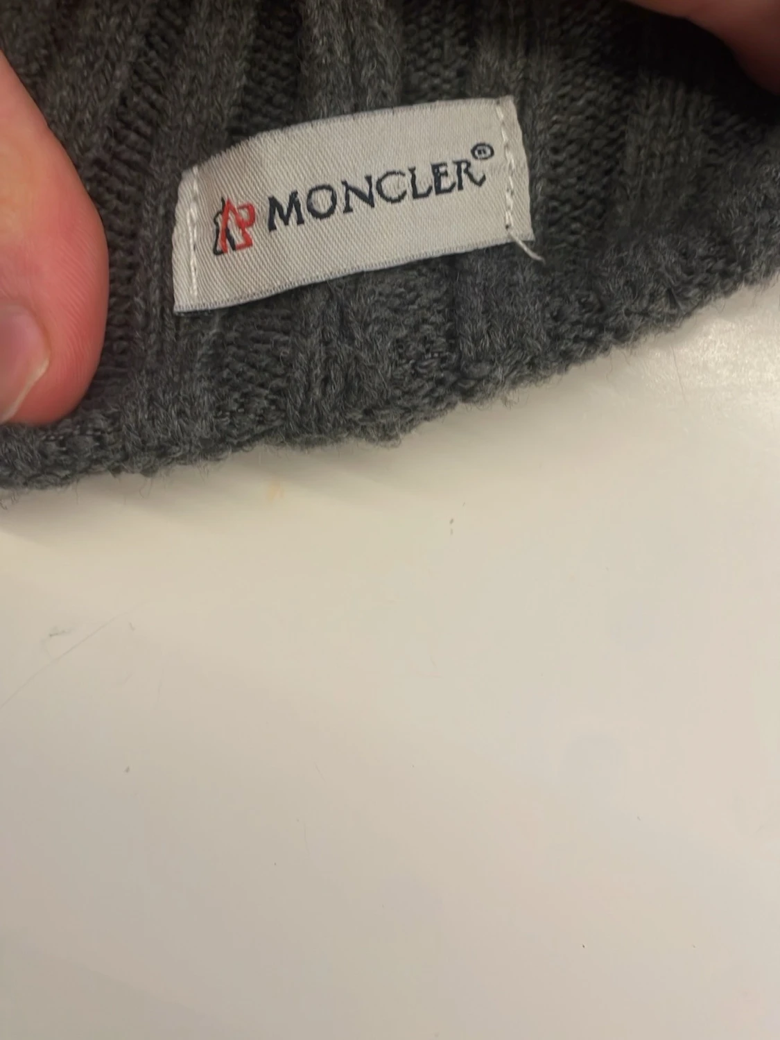 Grå ribbad Moncler mössa - 3