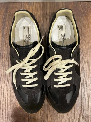 Maison Margiela gats - Storlek 44, väldigt bra skick, svarta. Skriv om frågor eller funderingar 