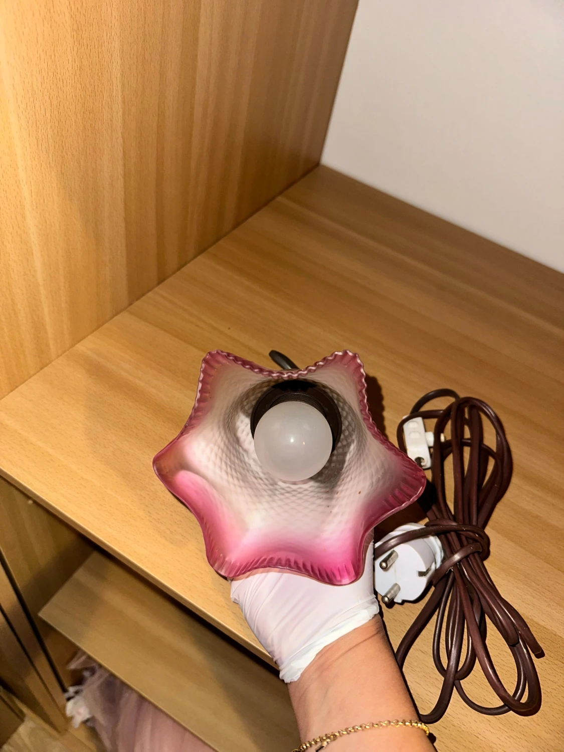 lampa med rosa detaljer - 1