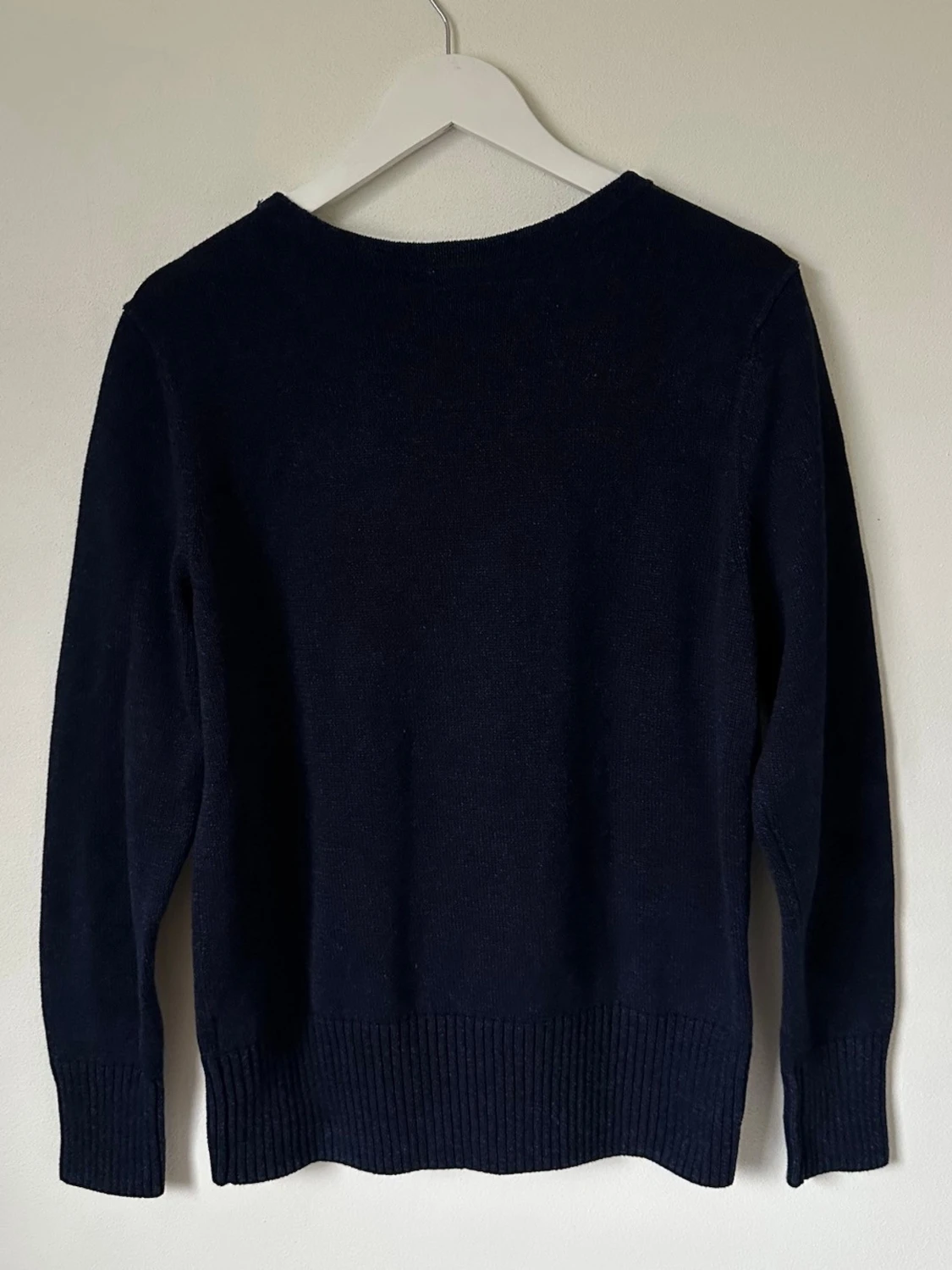 Mörkblå stickad tröja från Arket - 1