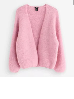 Lindex kofta  - Supper fin kofta från Lindex, nopprig men går att få bort med en nopper borttagande men äger tyvärr ingen😊🤗 annars är det inga fel på den. Dubbel stolek så alltså S/xs