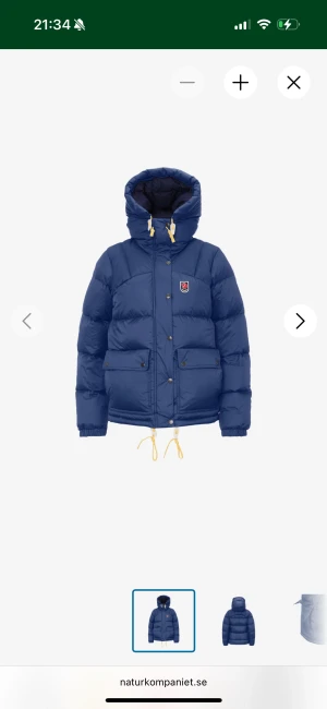 Mörkblå fjällräven jacka  - Snygg jacka från Fjällräven i storlek xxs, har en defekt vid vänstra fickan - se bild 4 ⭐️ tveka inte att höra av vid frågor eller intresse