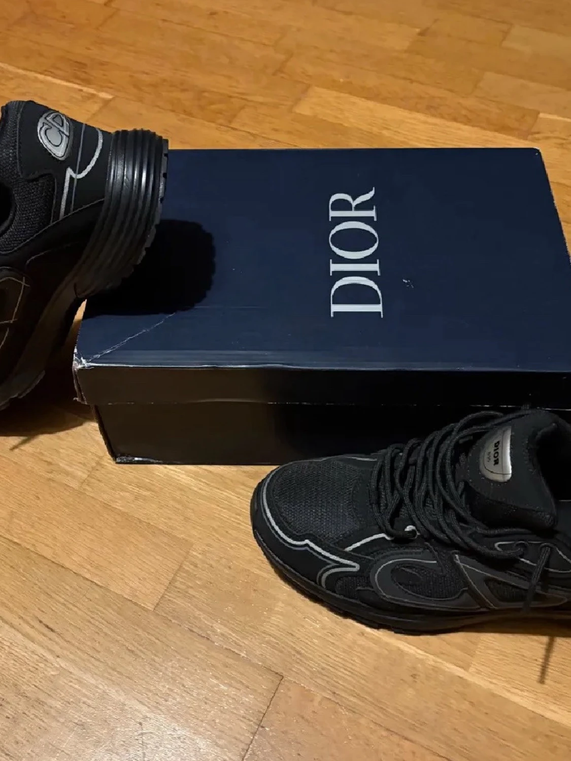 Svarta Dior sneakers med silverdetaljer - 1