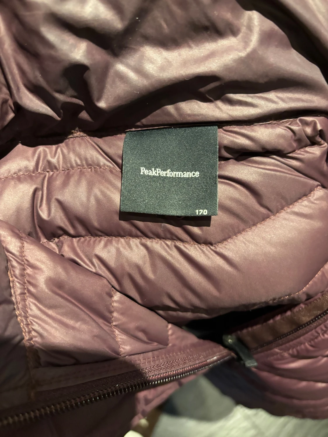 Mörklila dunjacka Peak Performance - 3