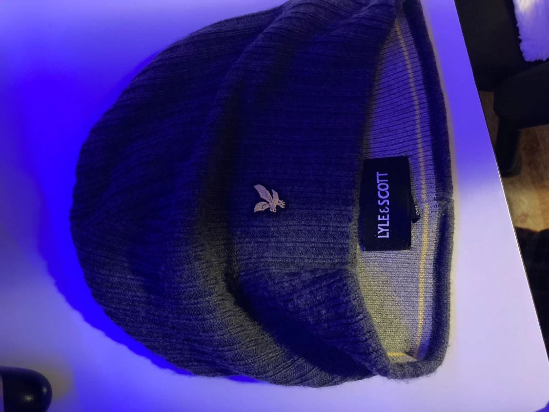 Mörkgrå ribbad mössa från Lyle & Scott - 3