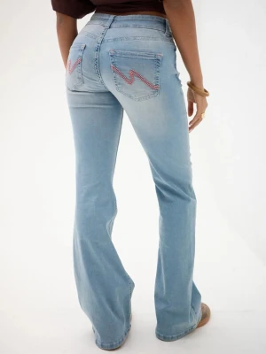 Nelly jeans - Fina jeans från Nelly! Storlek 36 men är väldigt stretchiga så passar mig som oftast bär 38! Inga slitage, skriv för mer bilder eller mått💞