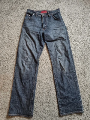 Pierre Cardin Japan Denim Baggy Jeans - Snygga straight baggy jeans från Pierre Cardin. De är av bra kvalitet utan någon överdriven wash. Japanese denim. Midja - 40 cm Innerbenslängd - 85 cm Skriv för eventuella frågor!