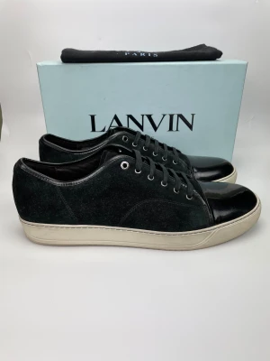 Lanvin skor  - December REA! Hej, säljer nu dessa svin snygga lanvin skor. Skorna är i grymt skick! Begränsat antal boxar och dustbag. Hör av dig vid frågor. Uk15 passar 49