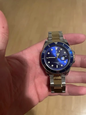 Kompass submariner 41mm - Kompass klocka med en diameter på 41mm. 100% vatten tät har varit i bubbel på med den inga problem. Har kvar alla borttagna länkar 