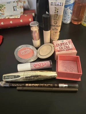 Smink paket  - Smink paket. allt är testade på handen förutom mascaran som är ny och inplastad 