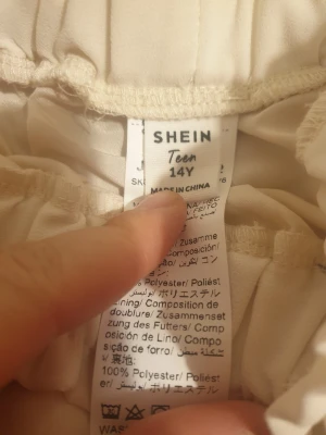 Oanvänd ny chiffong kjol - Oänvänd ny chiffong kjol 