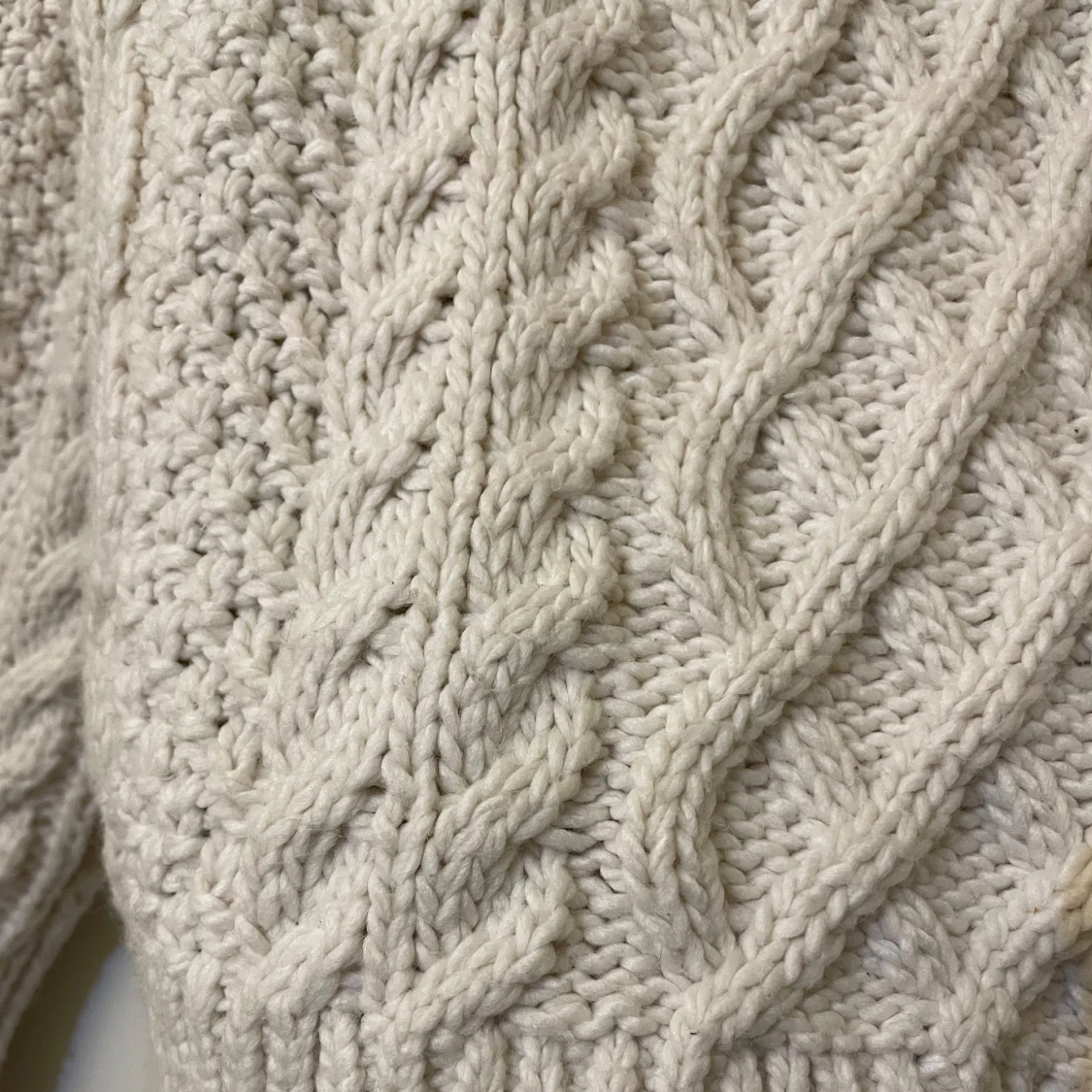 Oversized Beige stickad tröja med kabelmönster - 3