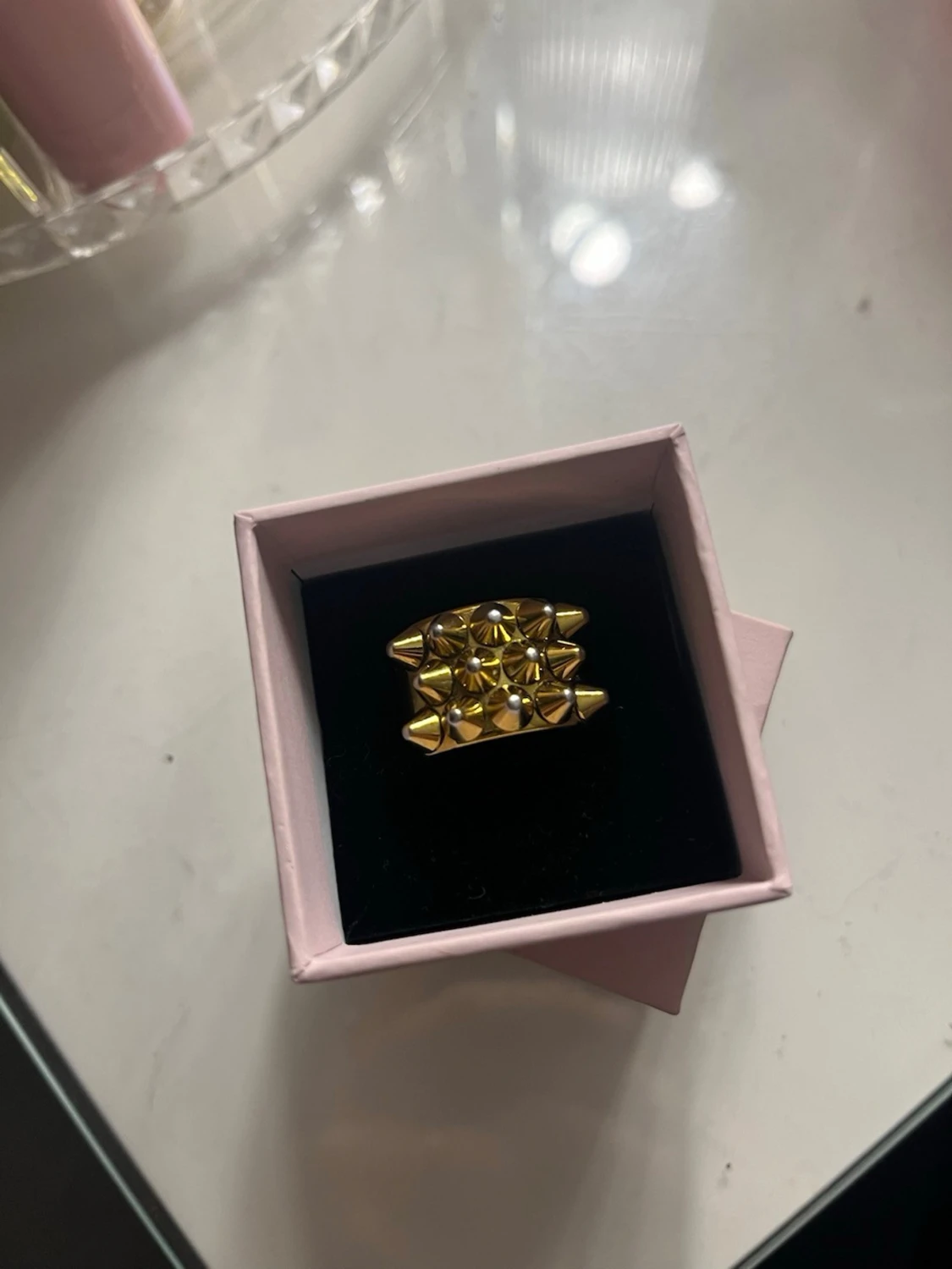 Guld ring spike från edblad