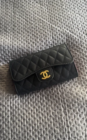 Svart väska  - Helt ny, aldrig använd.