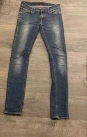 Nudie Jeans - Säljer ett par oanvända snygga Nudie Jeans i strl 30