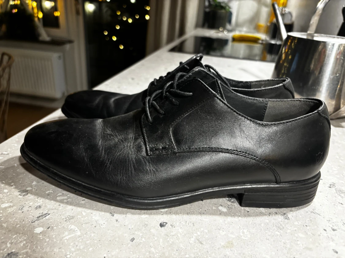 Svarta kostym - skinnskor från Zeus - 5