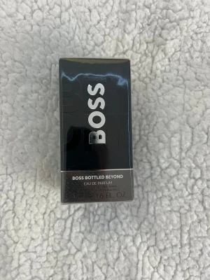 Hugo Boss Bottled Beyond parfym - Hugo Boss Bottled Beyond eau de parfum, 50ml. Ny och obruten förpackning. Perfekt julklapp 🖤POSTAR SAMMA DAG OM KÖPET GÖRS INNAN 20.00.