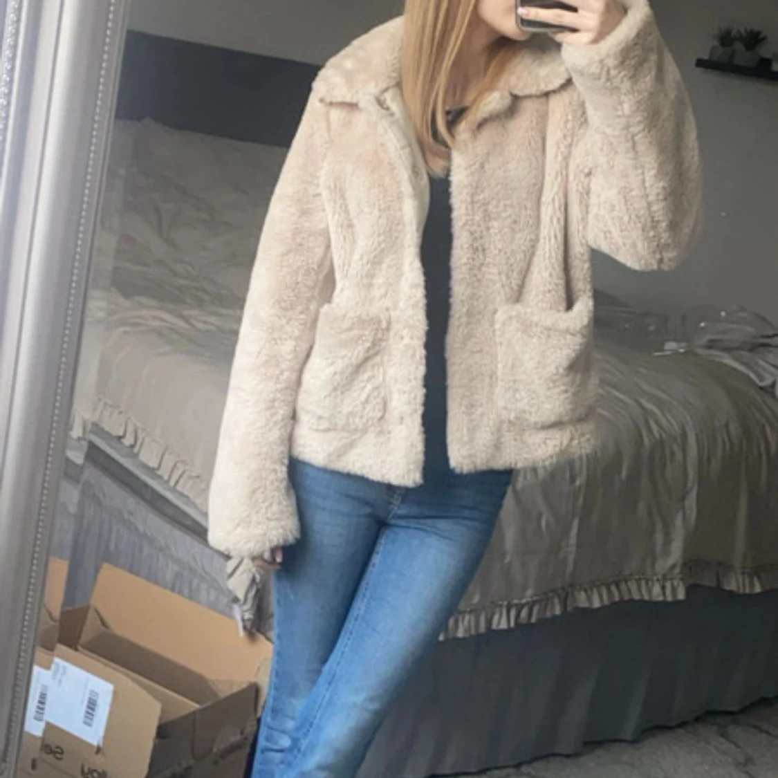 Beige teddyjacka med stora fickor - 1