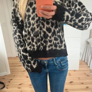 Leopard stickad tröja - Fin leopard stickad tröja💕 vid frågor, skriv! Öppen för prisförslag