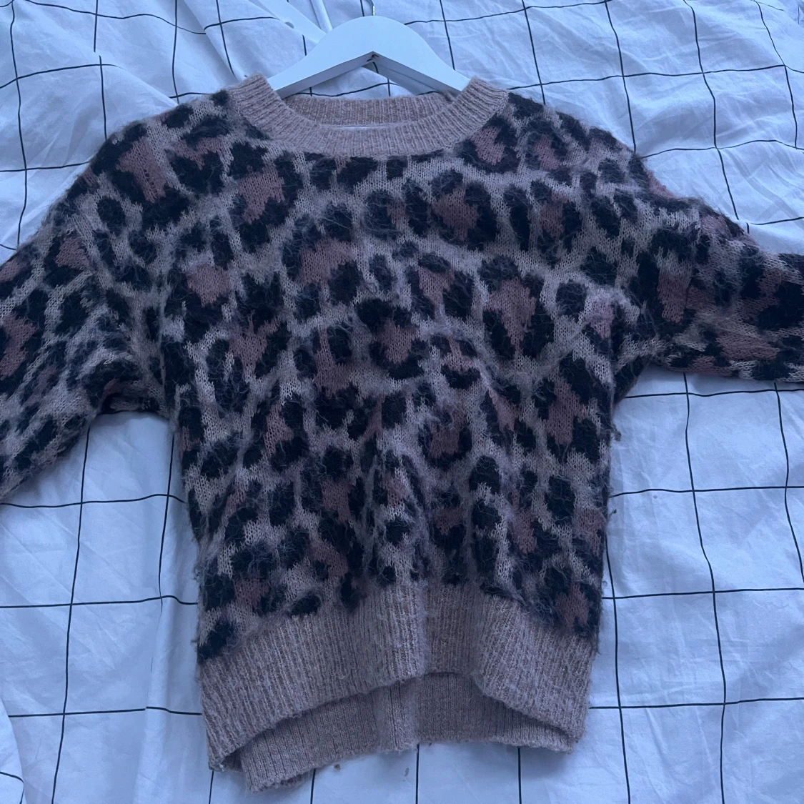 Leopardmönstrad stickad tröja - 1