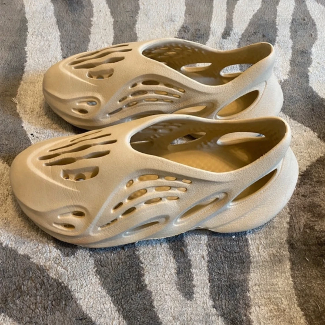 Beige adidas Yeezy Foam Runner(pris kan diskuteras) - 2