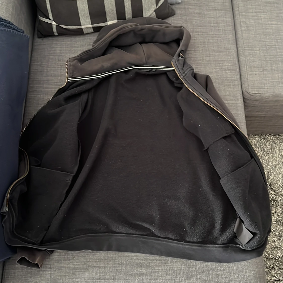 Svart hoodie från Sail Racing - 1