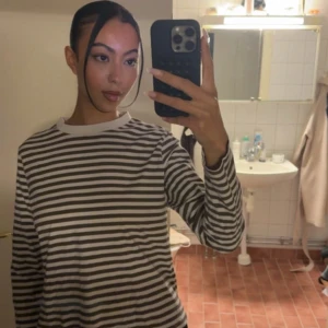 Randig långärmad tröja från mango - Använd få gånger 