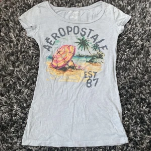 aéropostale topp 🤍 - jätte fin tröja från aéropostale! köptes secondhand i usa men den har inte kommit till användning 🩷