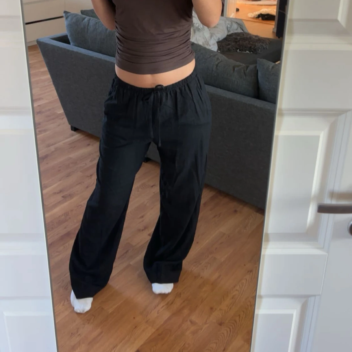 Svarta vida linnebyxor med snörning - 3