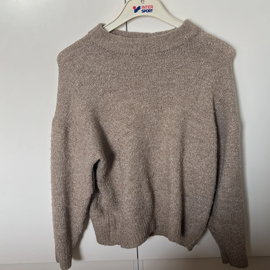 Beige stickad tröja från 157