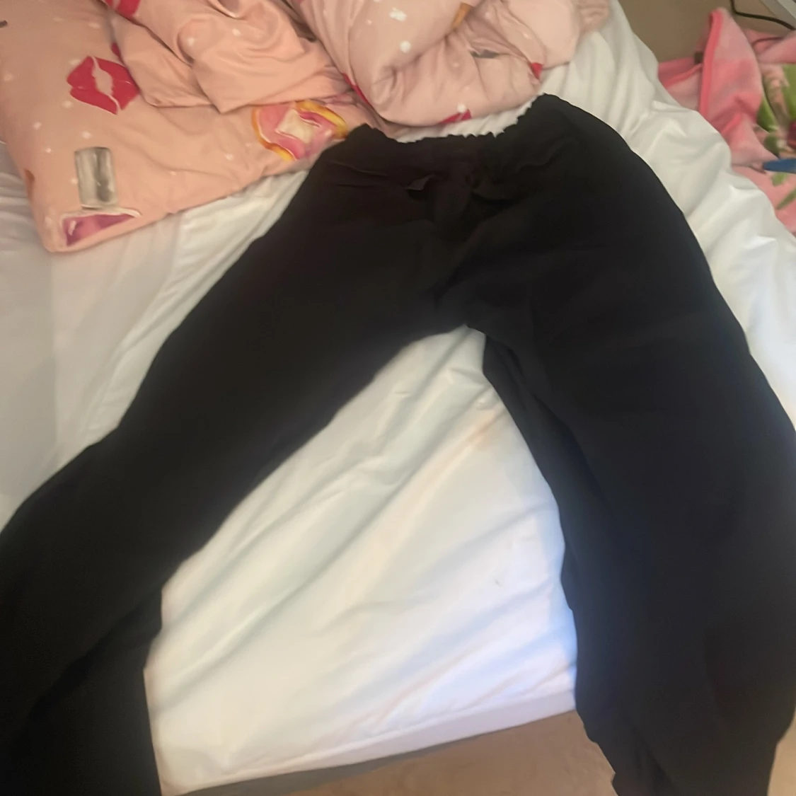 Svarta cargopants med fickor - 2