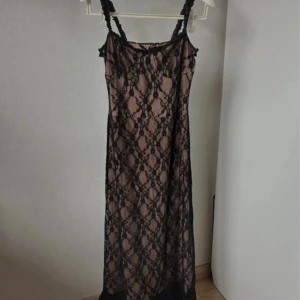 Svart spetsklänning från commense - Aldrig använd 