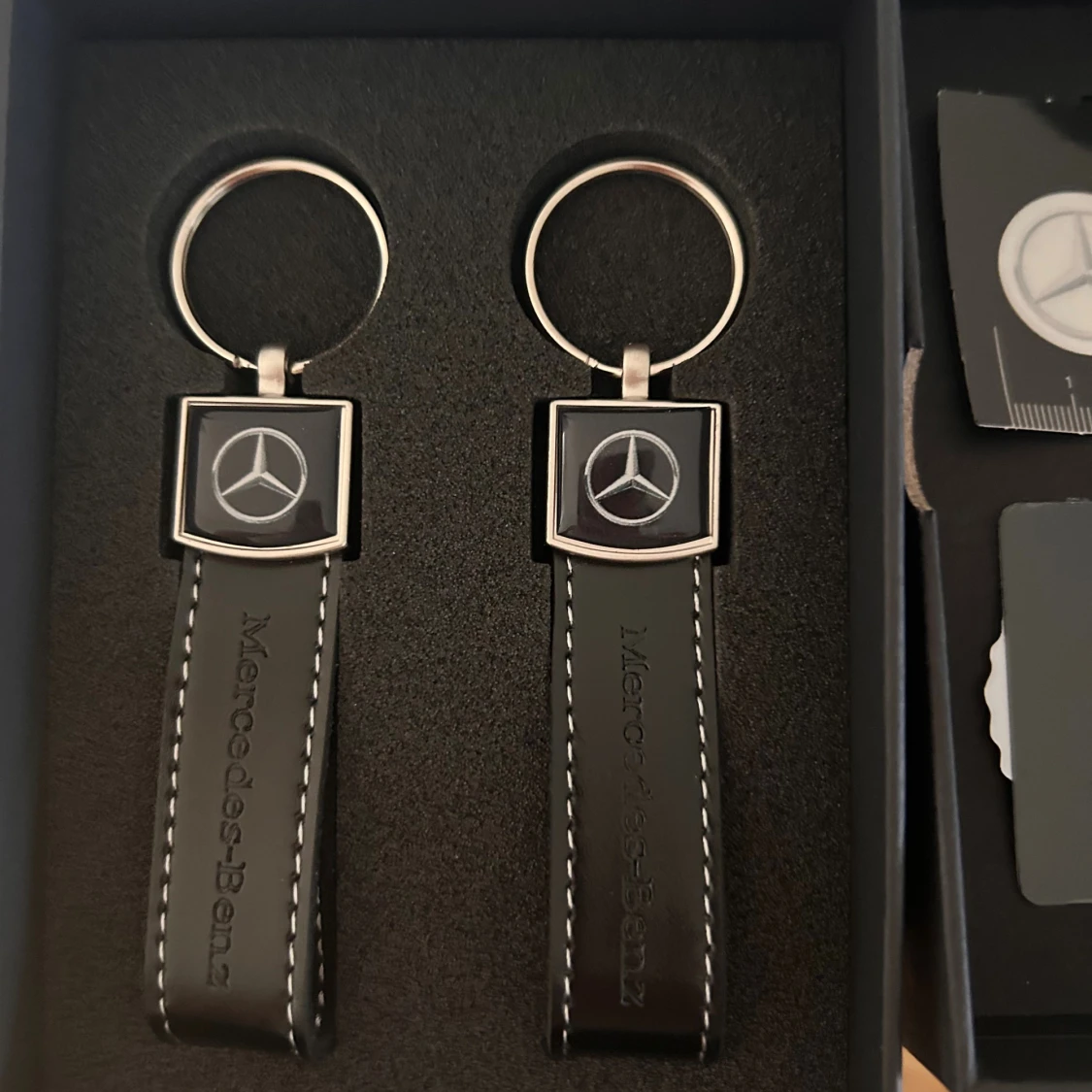 Mercedes-Benz nyckelringar i svart läder - 1