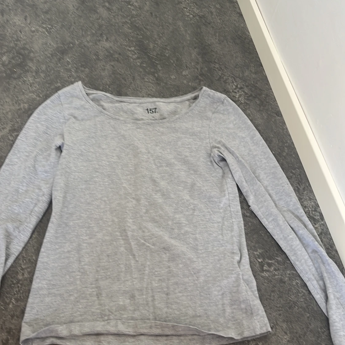 Ljusgrå långärmad tröja från 157
