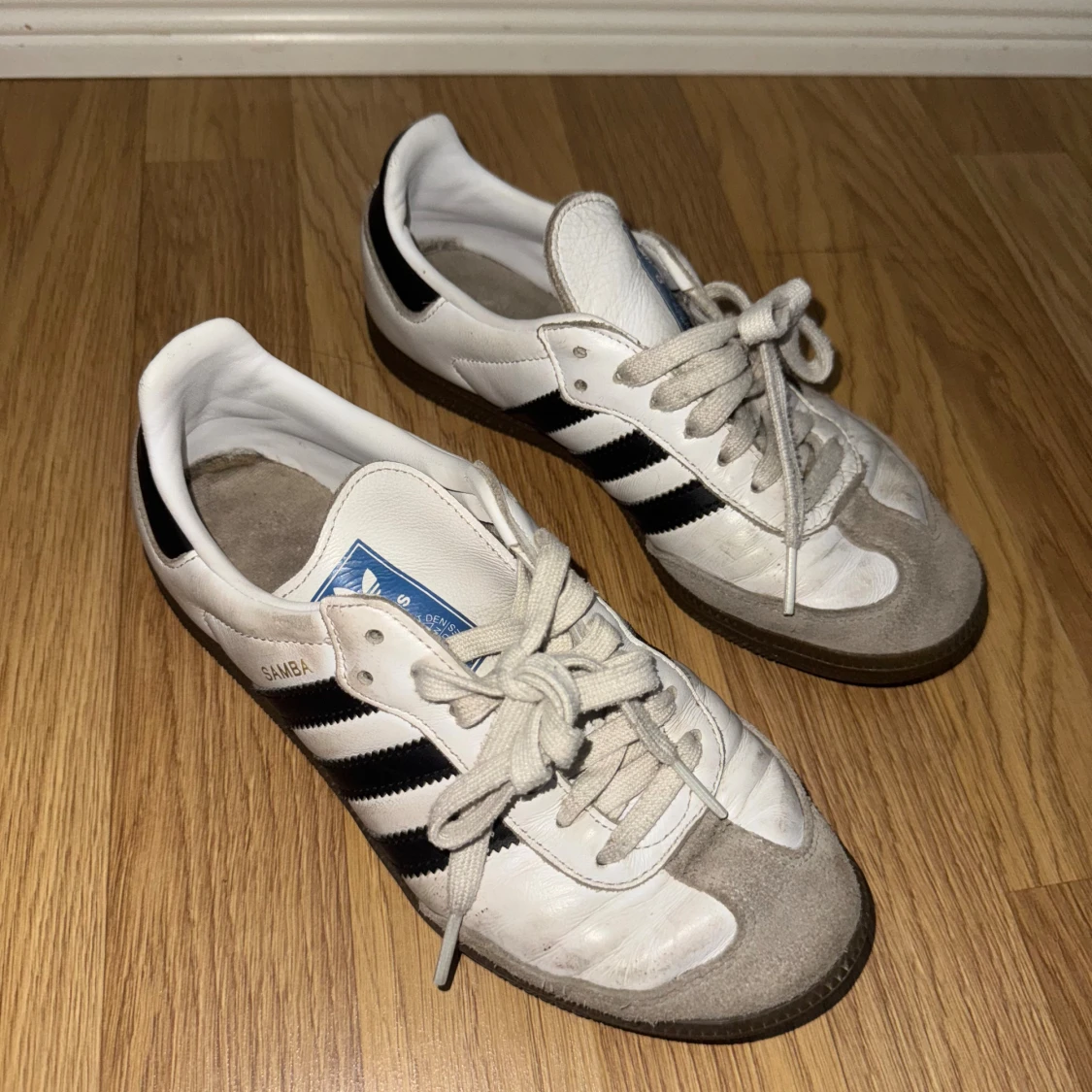 Adidas Samba vita och svarta sneakers