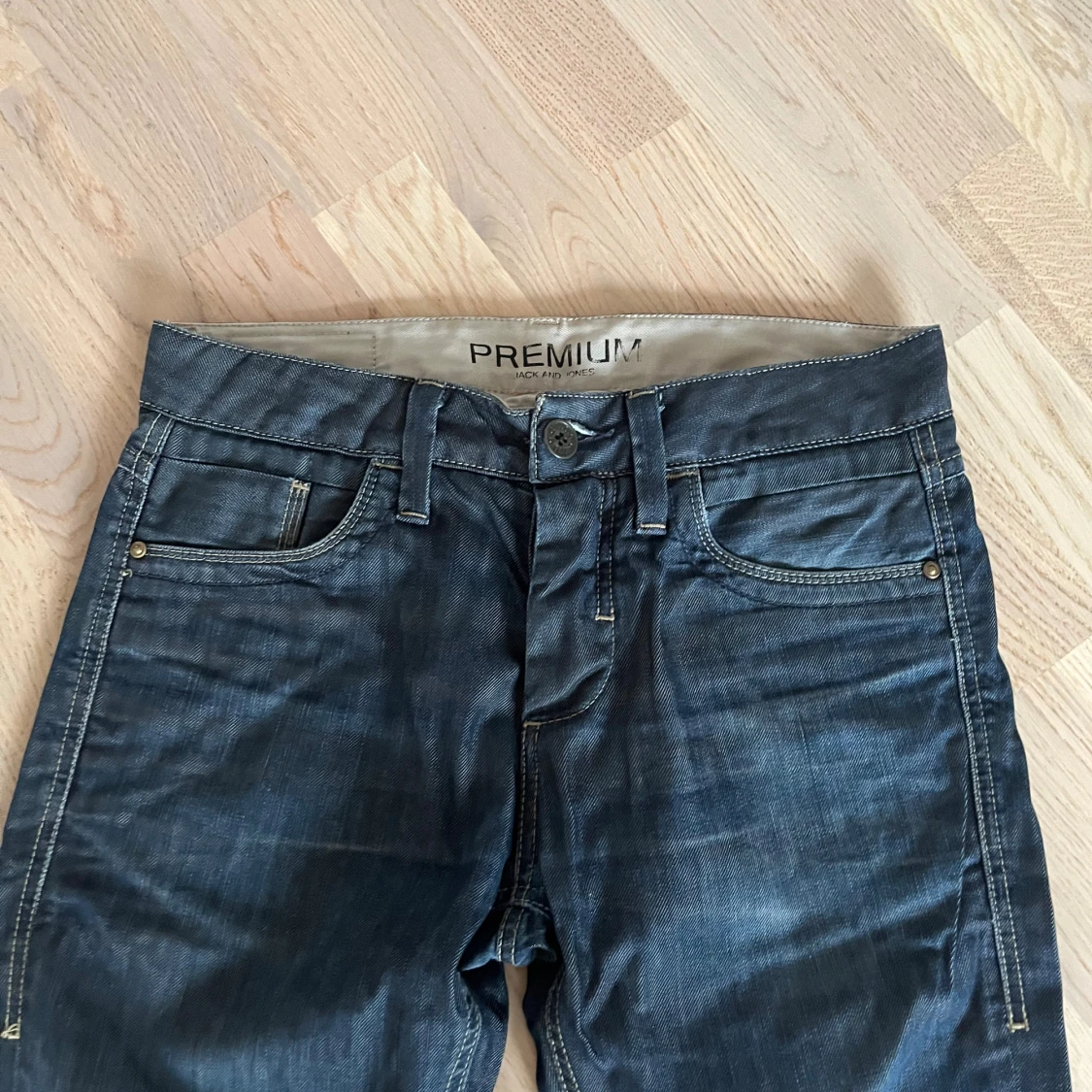 Mörkblå jeans från Jack & Jones - 1