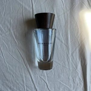 Burberry Touch Eau de Toilette - Säljer en Burberry Touch Eau de Toilette för män. Volym 100 ml, runt 80-85ml kvar