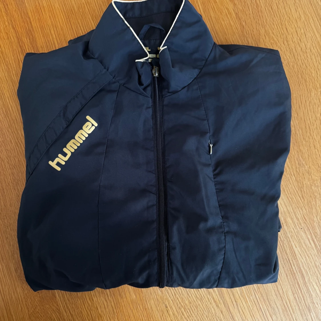 vindjacka från Hummel