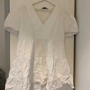 Vit klänning från Zara - Använd men fint skick