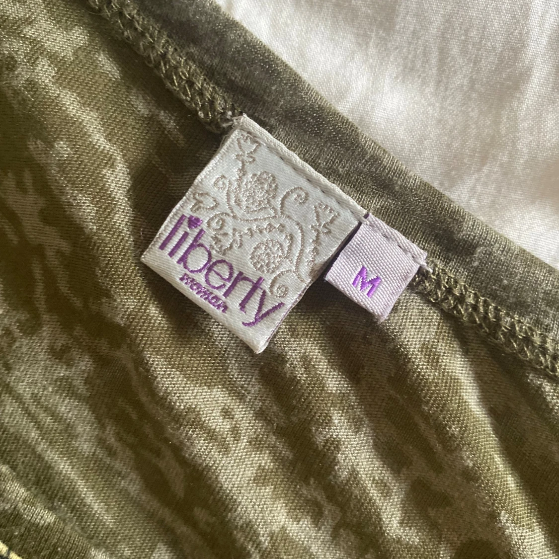 Grön långärmad topp från Liberty woman.  - 3