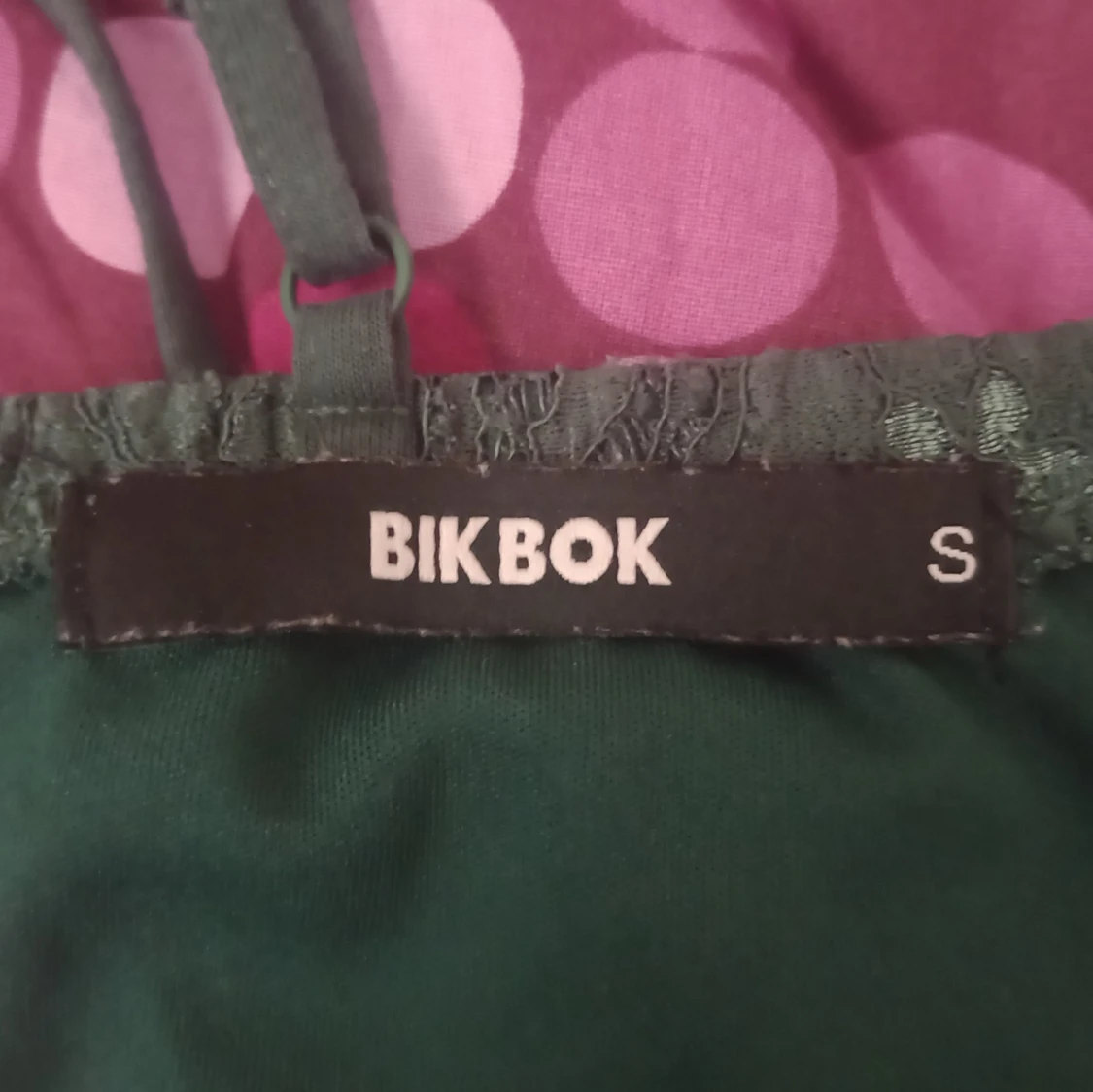 Grön spetslinnetopp från Bik Bok - 1