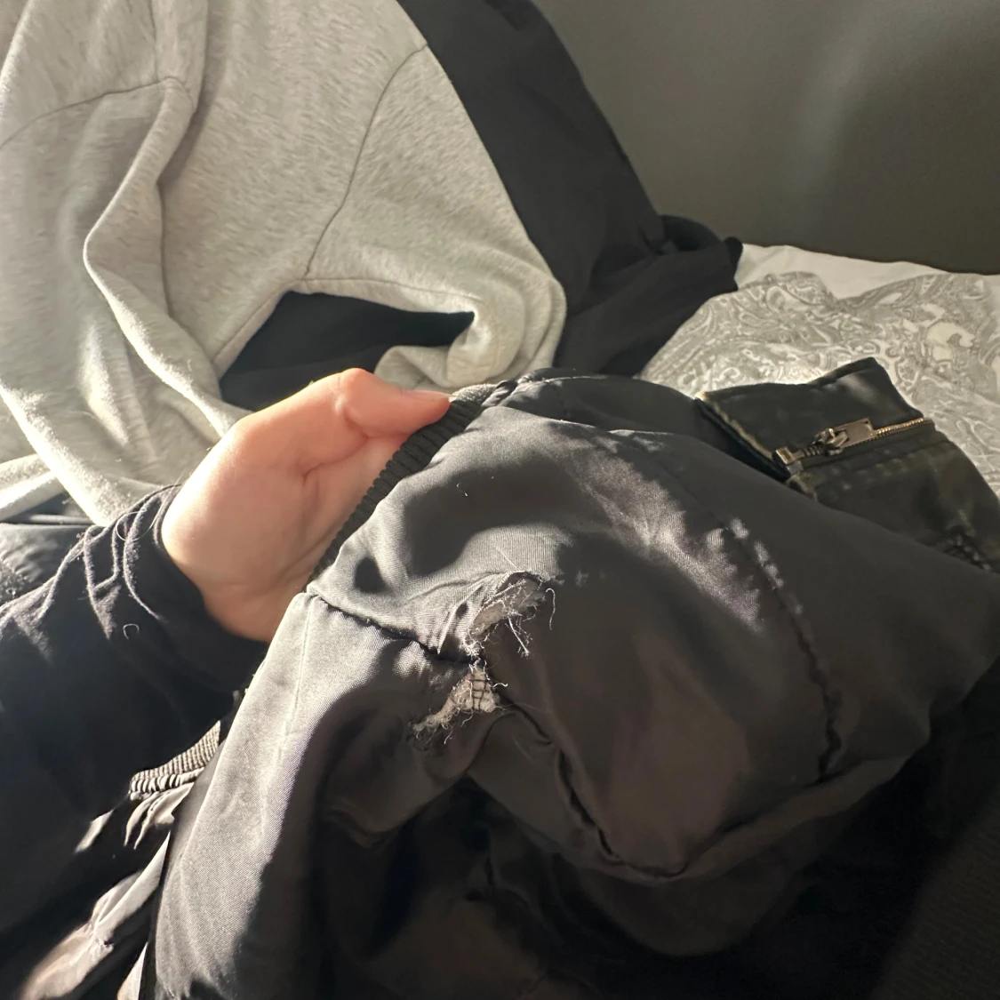 Grå/svart skinnjacka  - 2