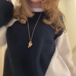 Gina young genser - Selger denne fine genseren fra Gina tricot, fordi jeg ikke bruker den lenger💞 str 146-152 (samme som hun på 2. bildet har på)