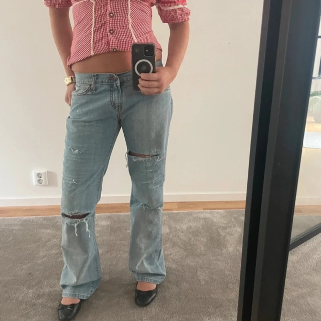 Ljusblå slitna bootcut jeans 