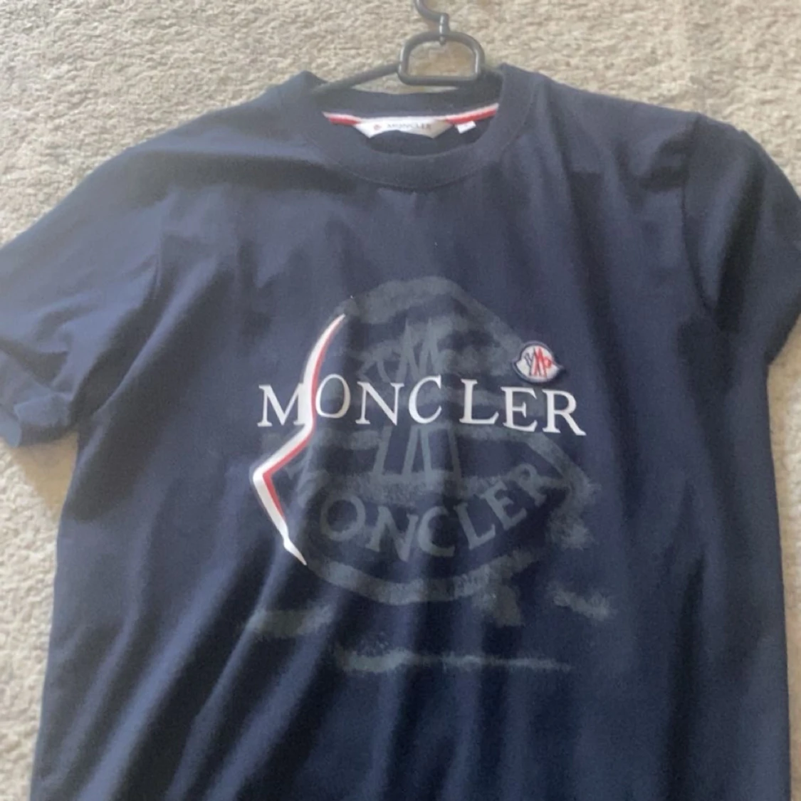 Mörkblå Moncler t-shirt med logga